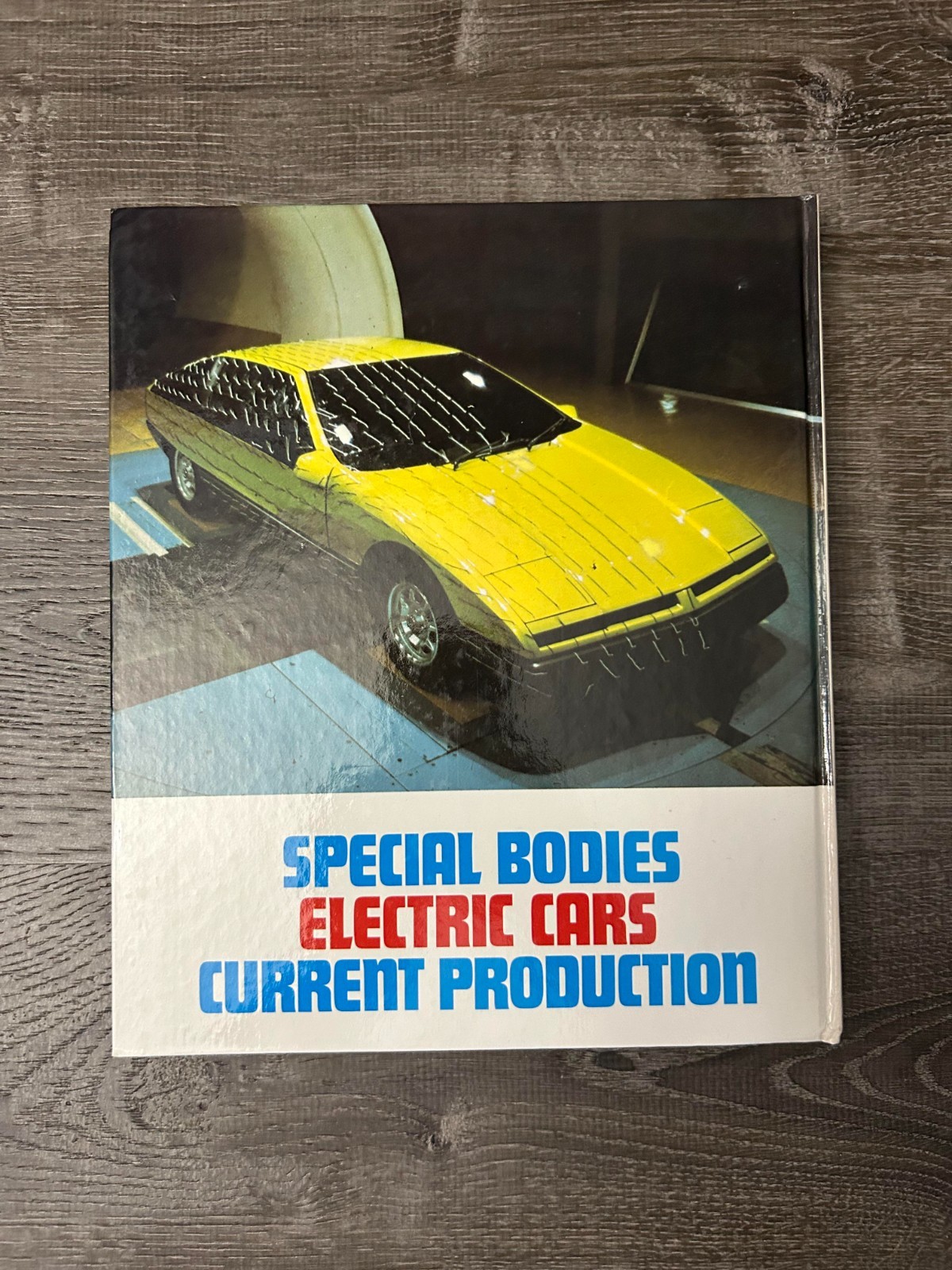 World Cars 1976 Vintage Book The Automobile Club of Italy Herald Books New York