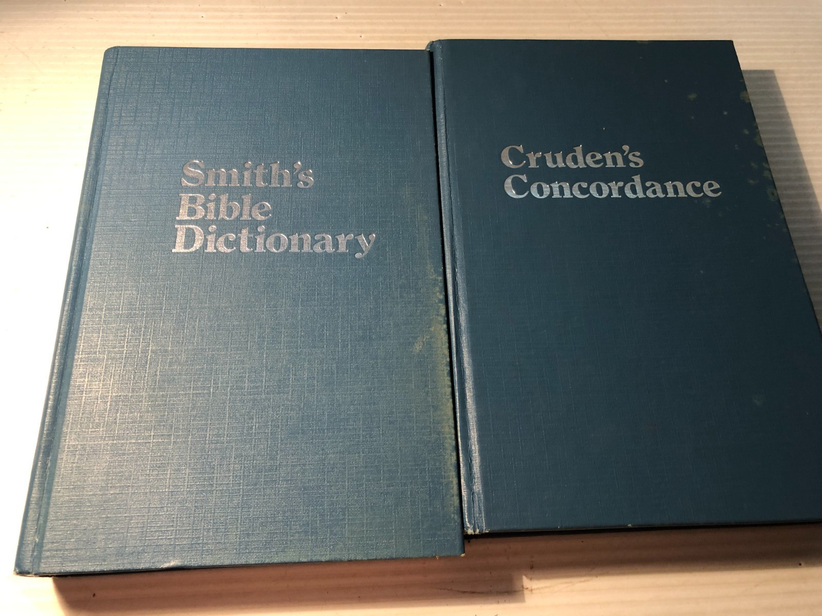 b SMITH’S BIBLE Dictionary & CRUDEN’S Concordance Crusade Bible Publishers