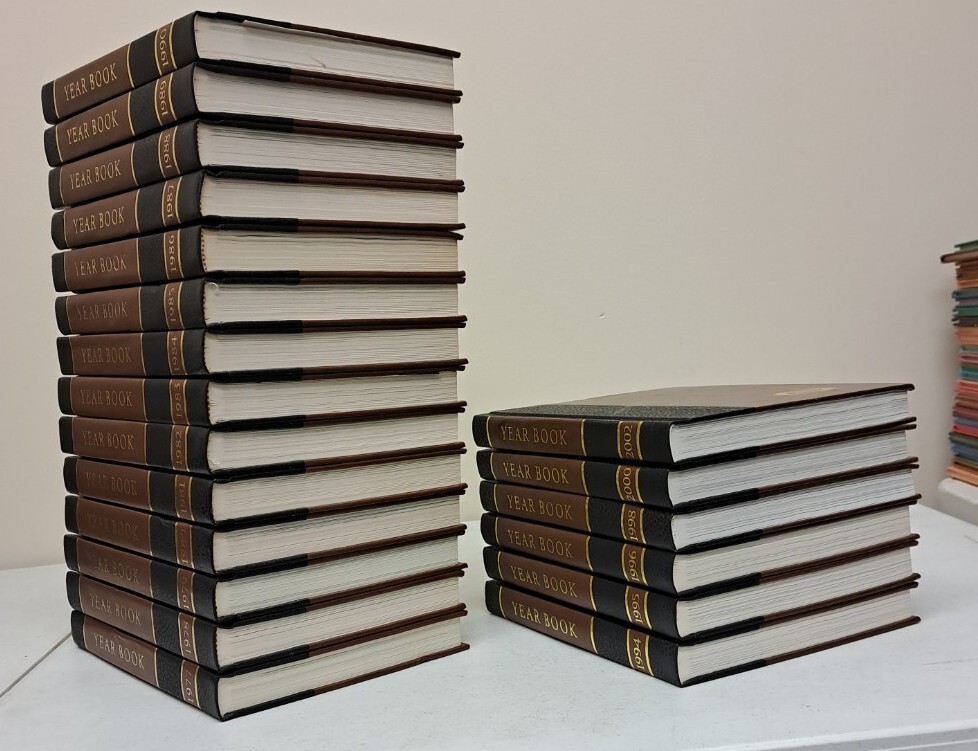 World Book Encyclopedia Yearbooks 1977-90, 1994-98, 2000, 2002 #442
