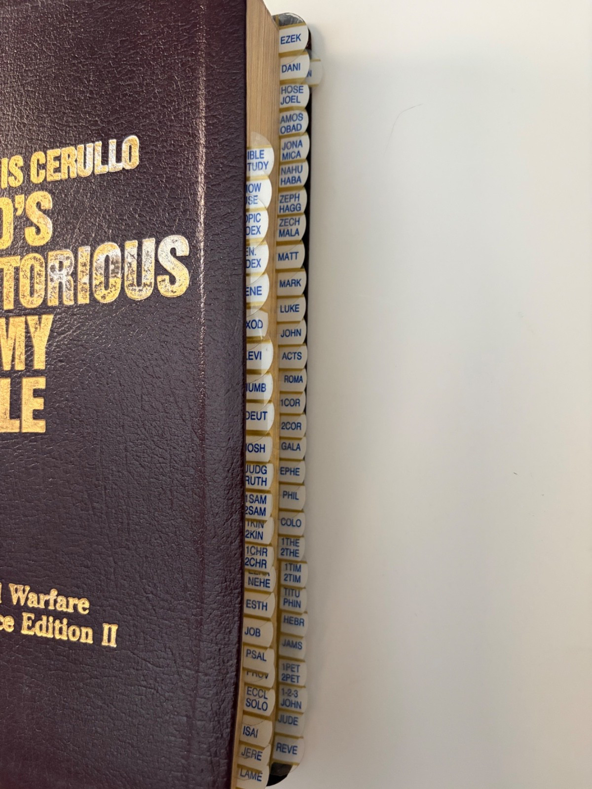 God’s Victorious Army Bible KJV Morris Cerullo Spiritual Warfare Ref Ed II 1989