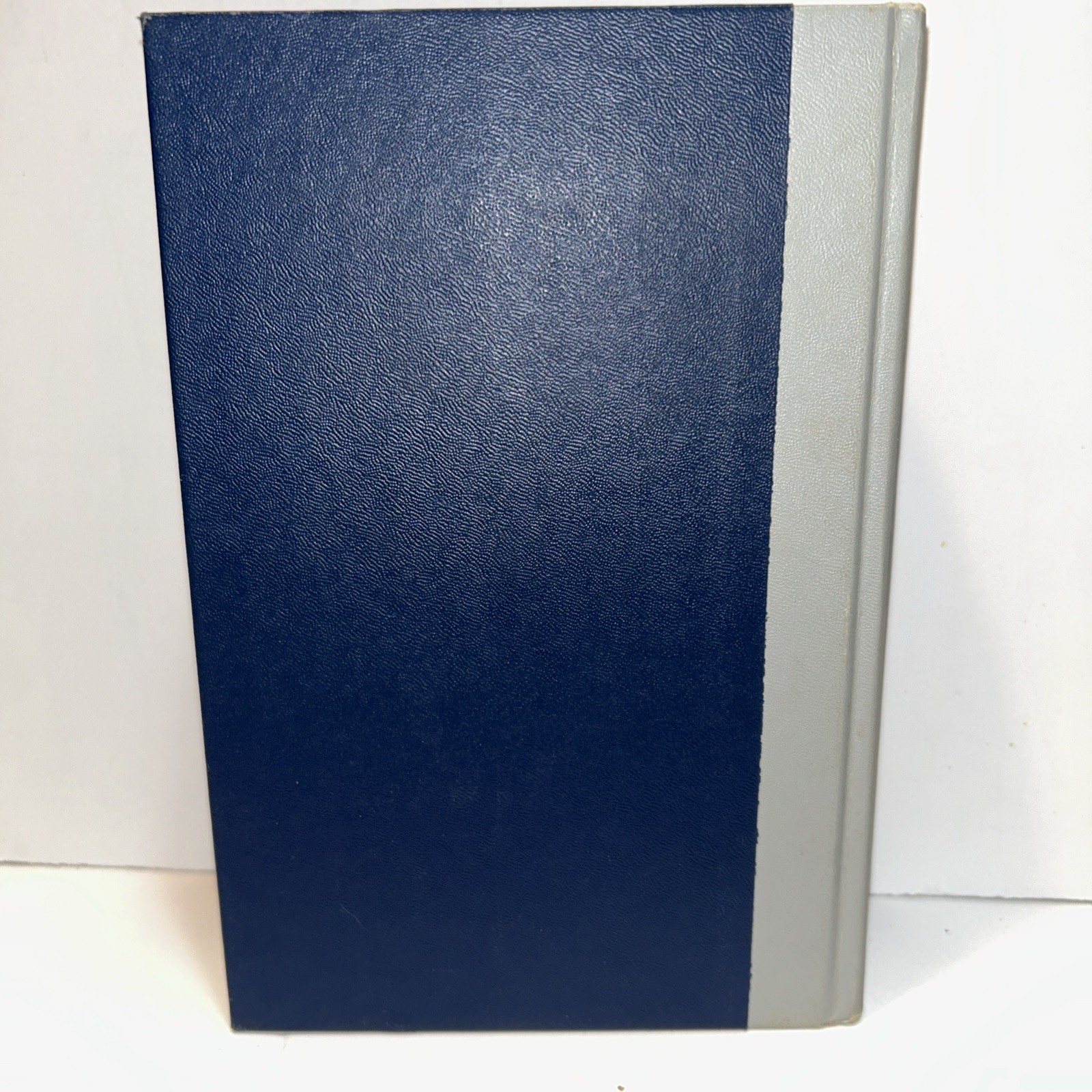 Hardcover Book Amy Vanderbilt’s Complete Book of Etiquette, Gracious Living 1963