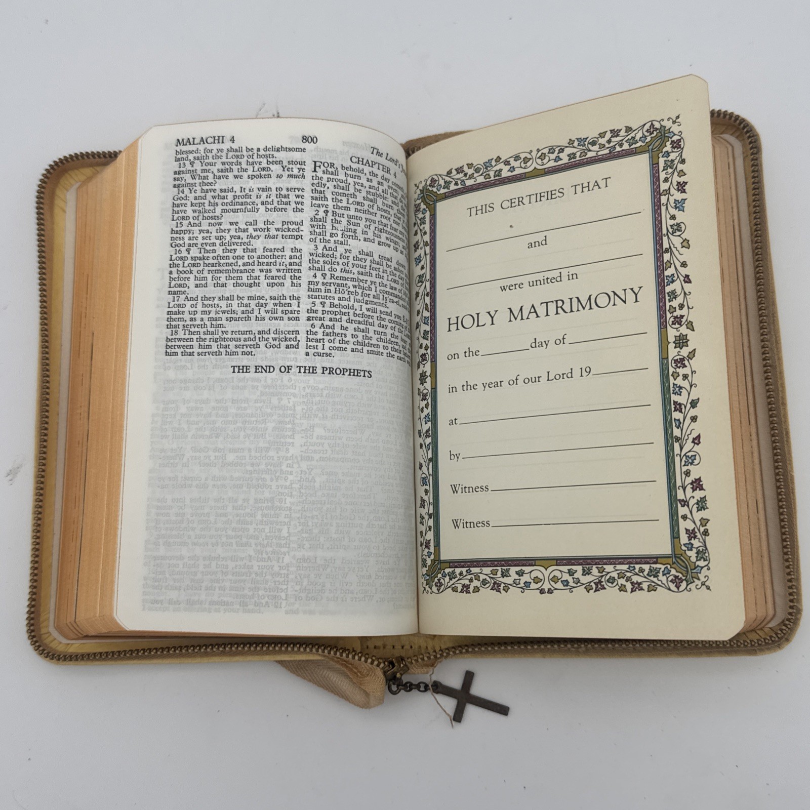 VTG 1950s KJV Holy Bible Illustrated Edition White With Zipper And Cross Charm