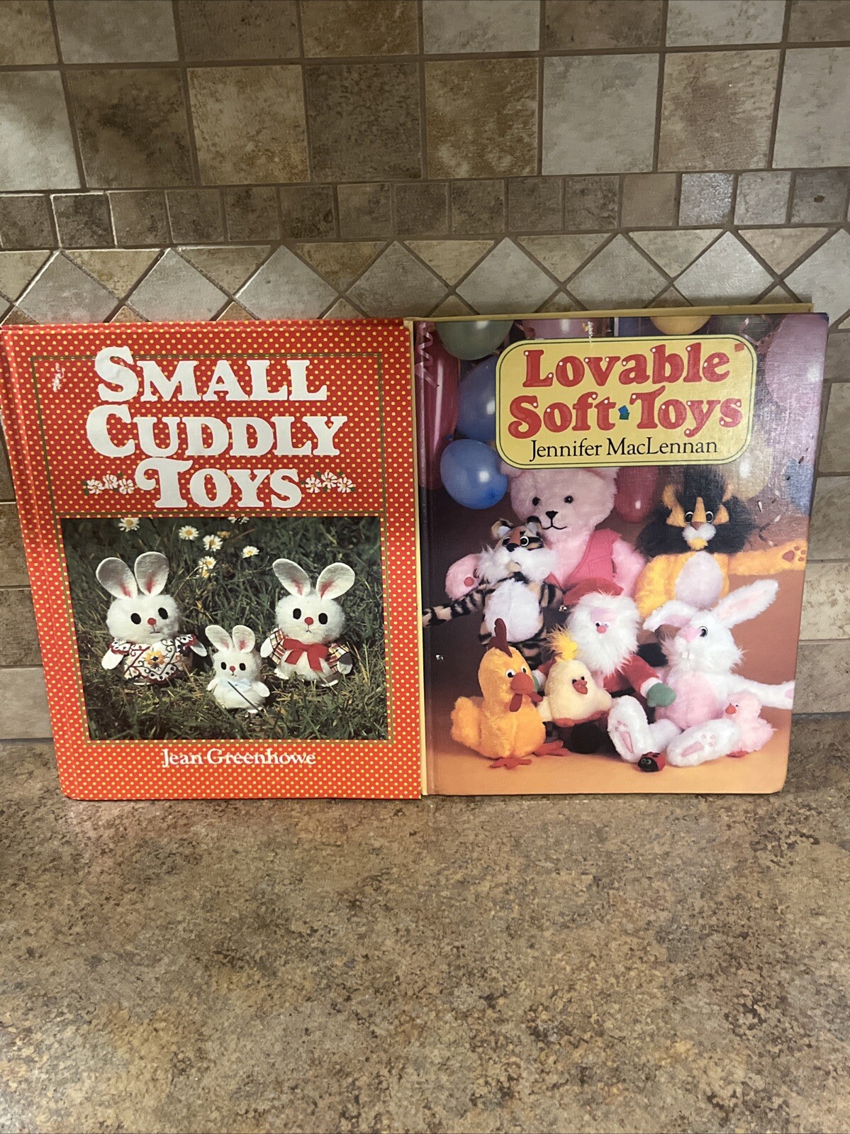 Lot Book SMALL CUDDLY TOYS LOVEABLE SOFT TOYS How To