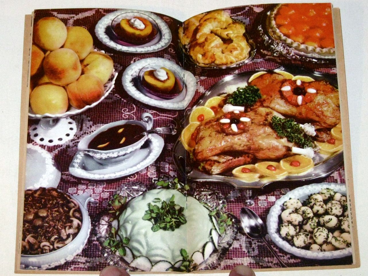 Vintage 1976 GOURMET FOODS Cookbook! Culinary Arts COOKING MAGIC Recipe Booklet!