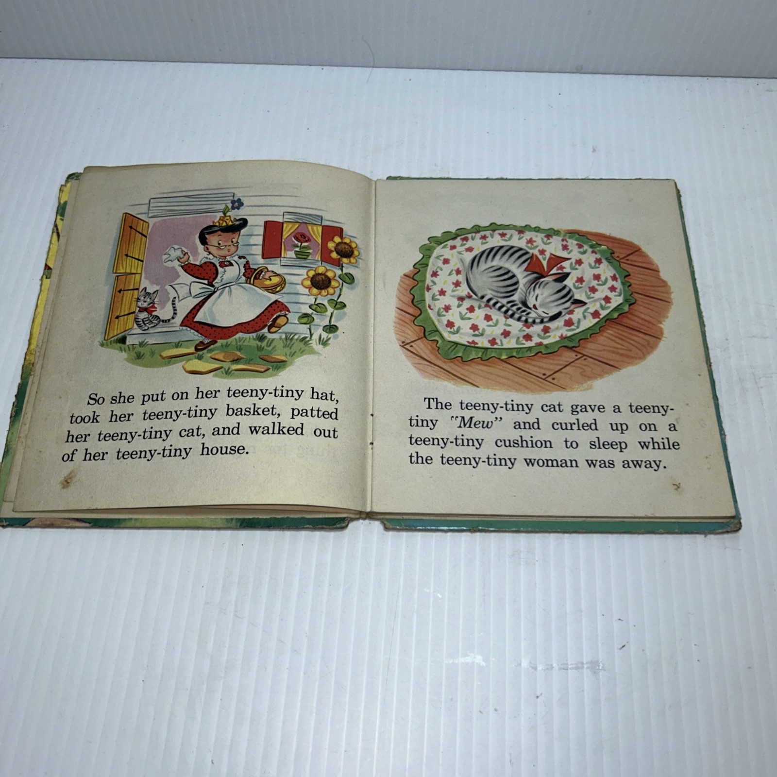 Vintage Tell-A-Tale Book, Whitman Publishing A Teeny-Tiny Tale 1955 See Pics!