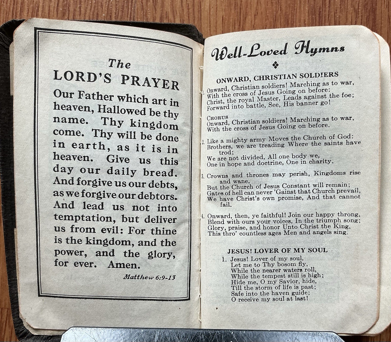 NEW TESTAMENT & PSALMS Old Pocket BIBLE /Gideons 1942 WWII US FLAG FDR Greeting