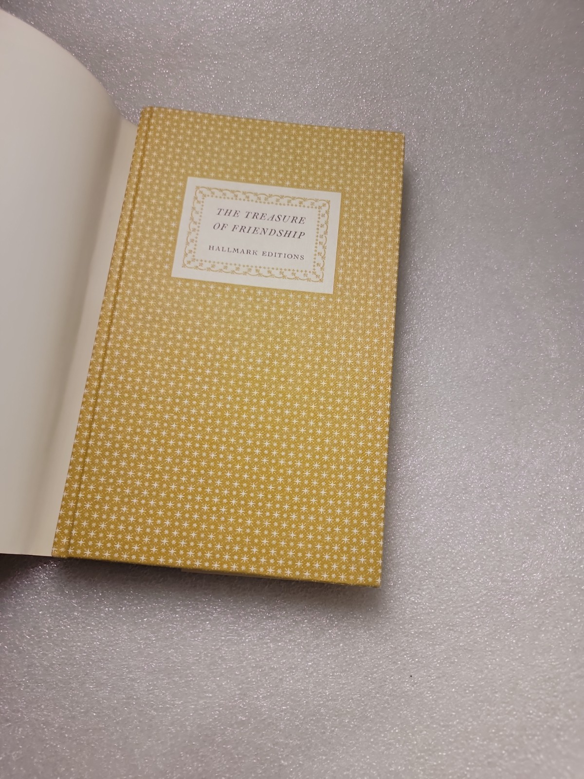 EXCELLENT CONDITION The Treasure of Friendship – Hallmark Editions Vintage 1968