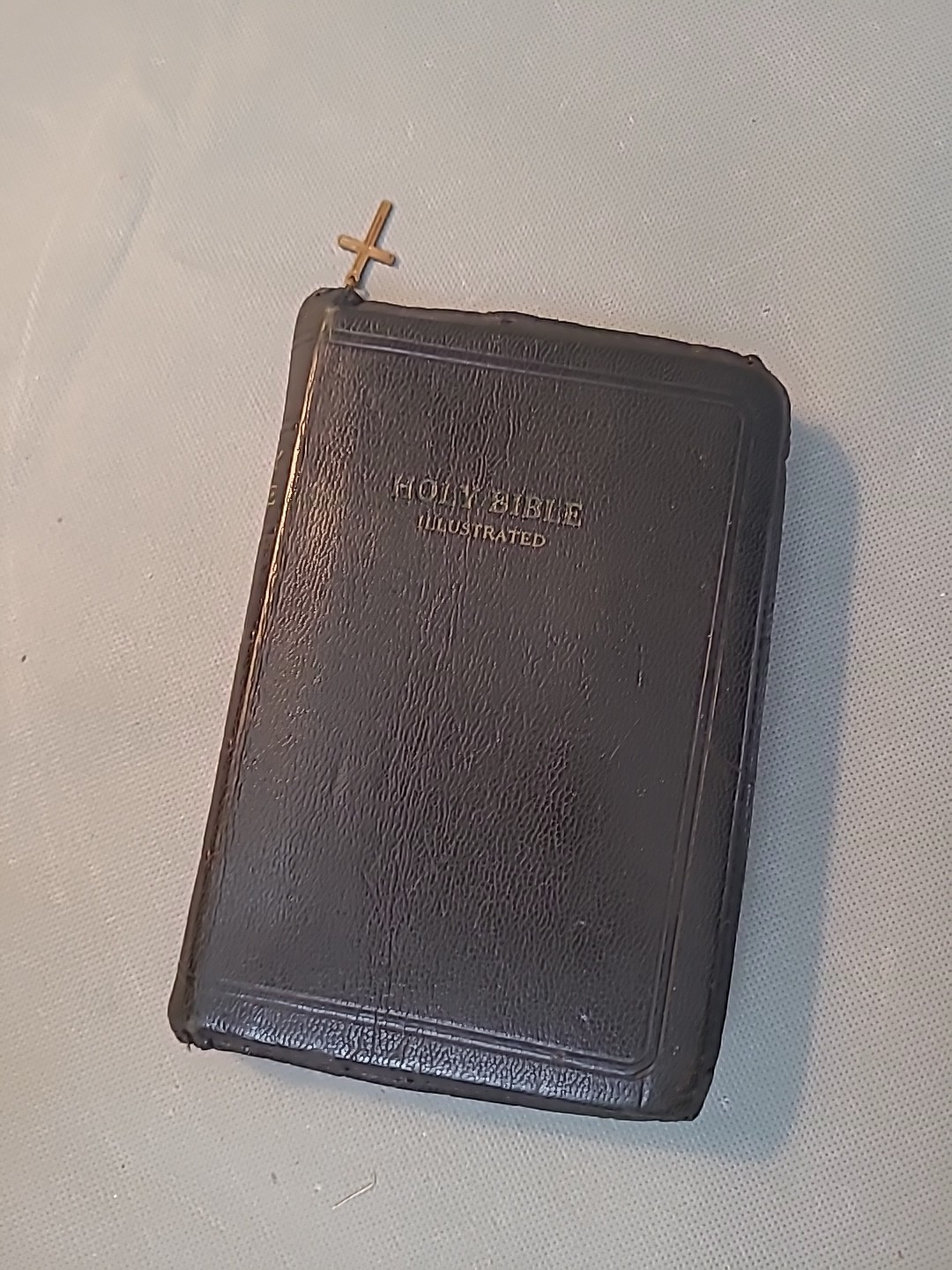 The World Publishing Company Illustrated Holy Bible 1950s Zipper Closure GOOD