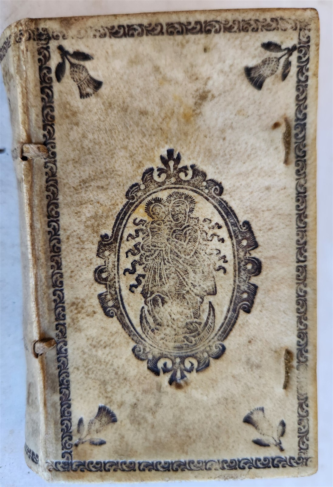 1633 AWESOME VELLUM BINDING antique PRAXIS MEDITANDI MYSTERIA Size 2.5 by 4″