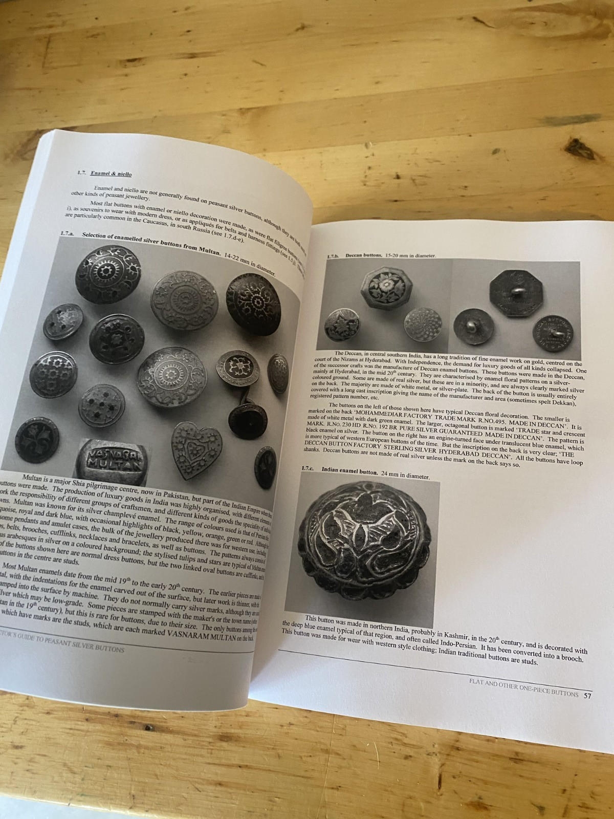 A Collector’s Guide to Peasant Silver Buttons (Paperback or Softback)