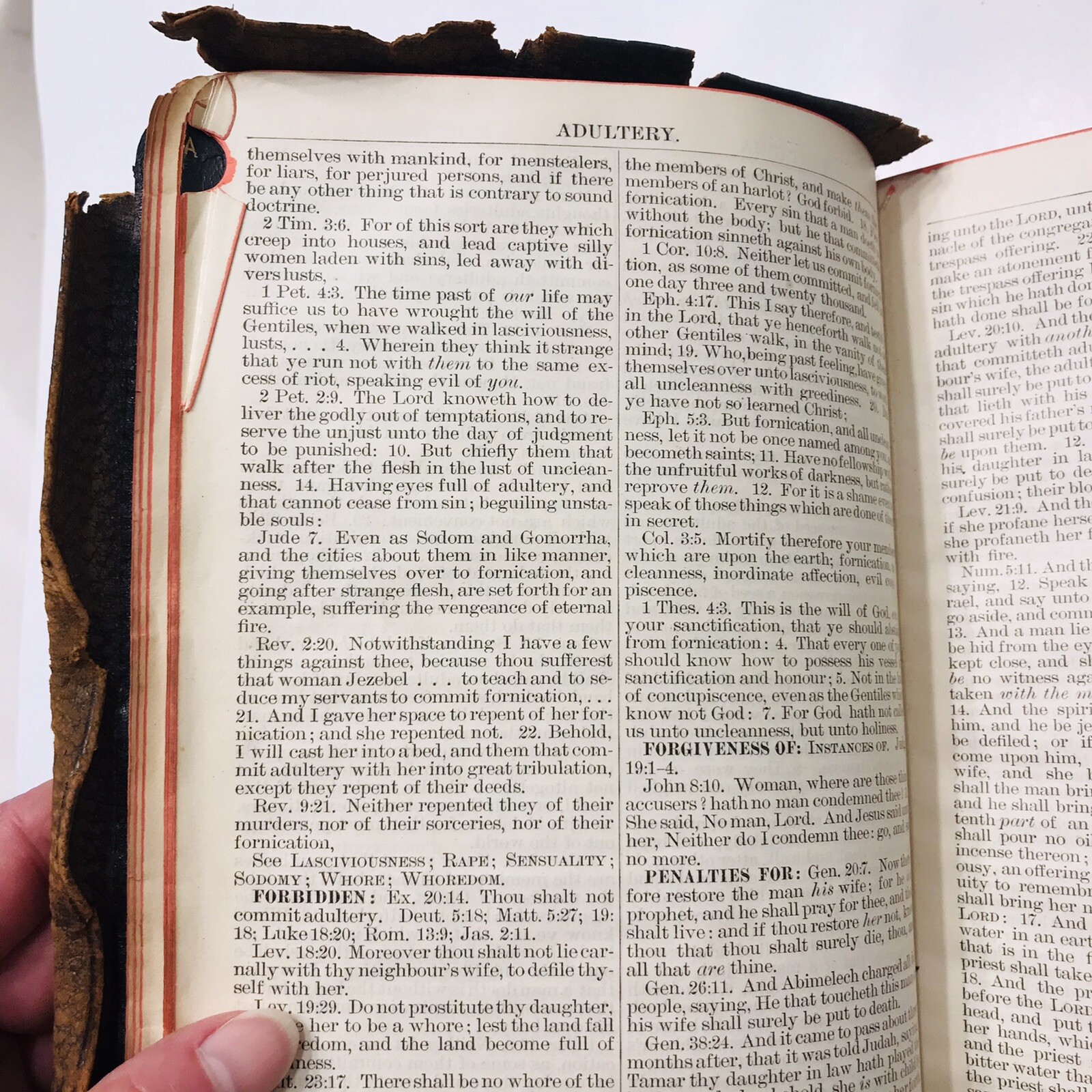 Nave’s Topical Bible 1900 Orville Nave All Edges Gilt Silk Sewed Damaged Cover