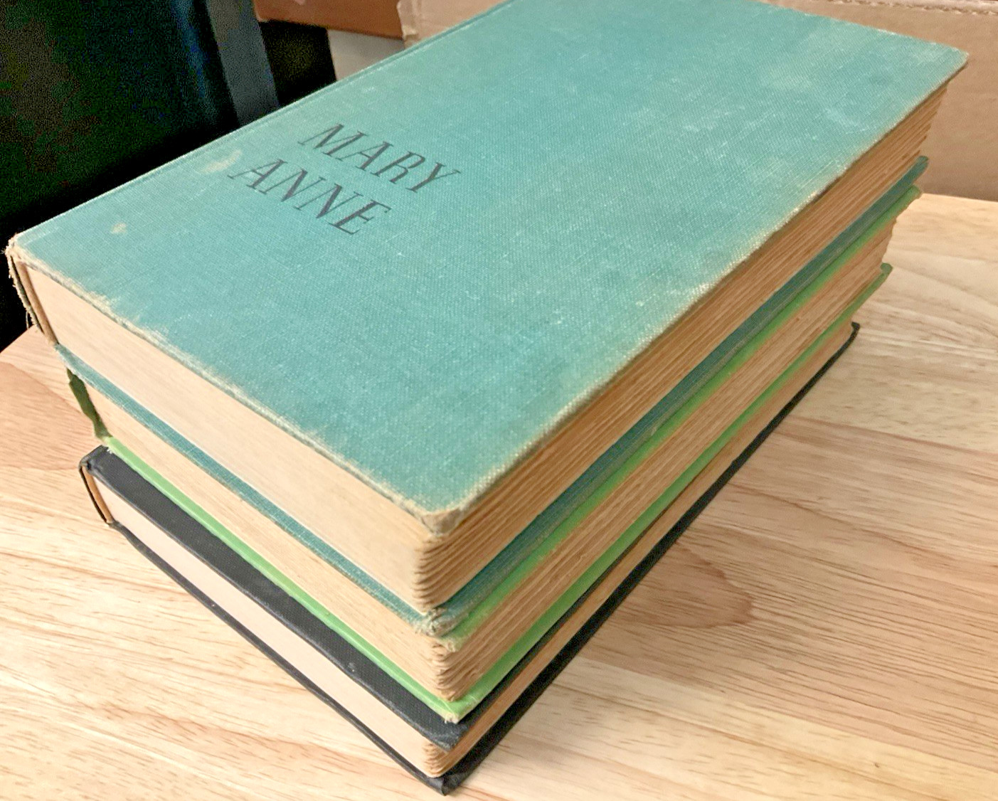 Lot-3 HB Daphne Du Maurier: Mary Anne, The Parasites, I’ll Never Be Young Again