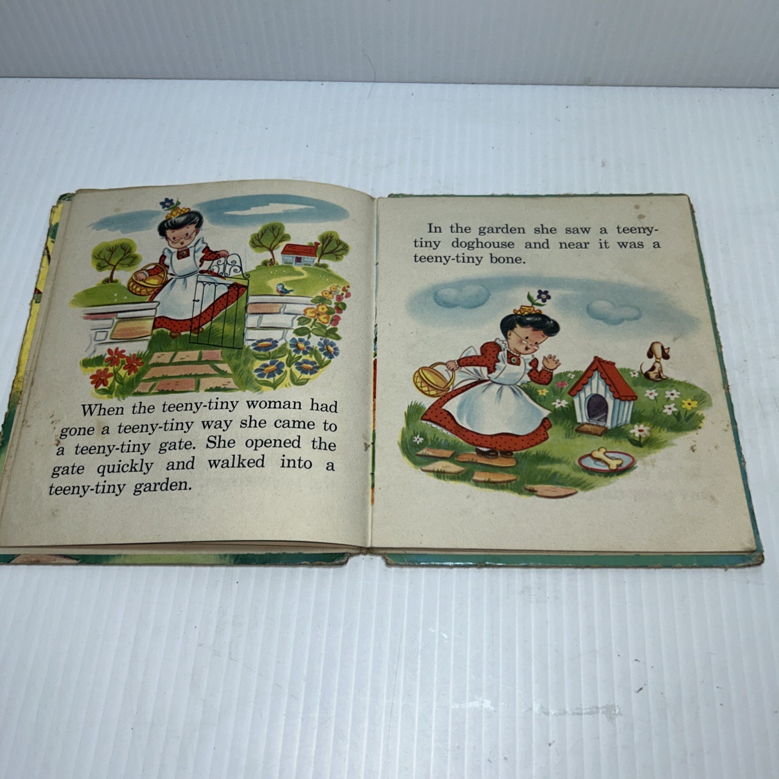 Vintage Tell-A-Tale Book, Whitman Publishing A Teeny-Tiny Tale 1955 See Pics!