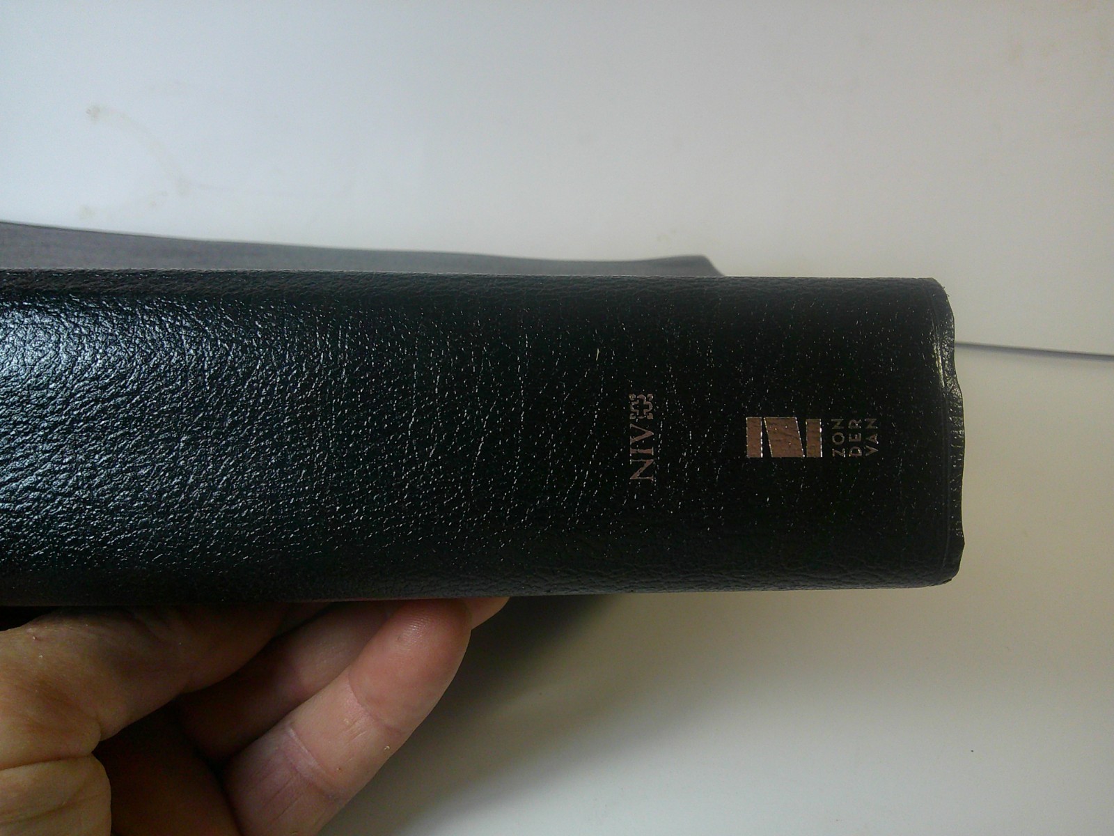 NIV STUDY BIBLE BLACK BONDED LEATHER 2011 RED LETTER ZONDERVAN NEAR EXCELLENT