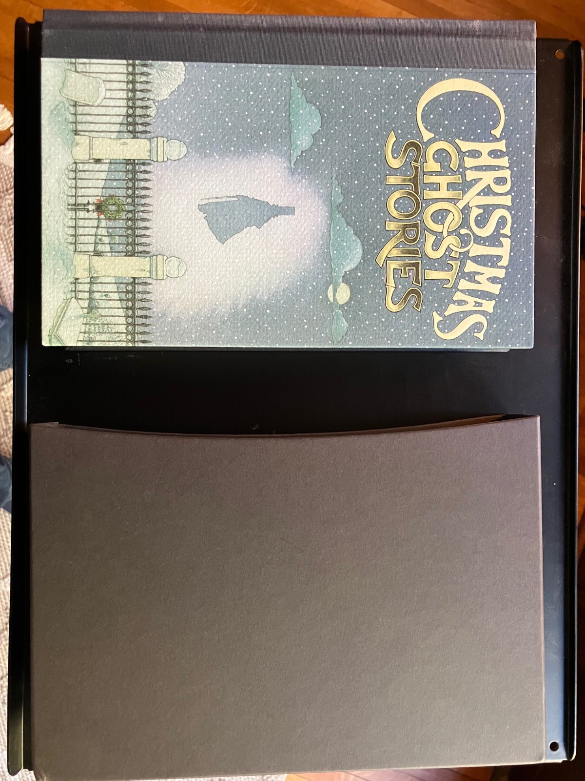 Folio Society: Christmas Ghost Stories (2005), ill. Peter Suart