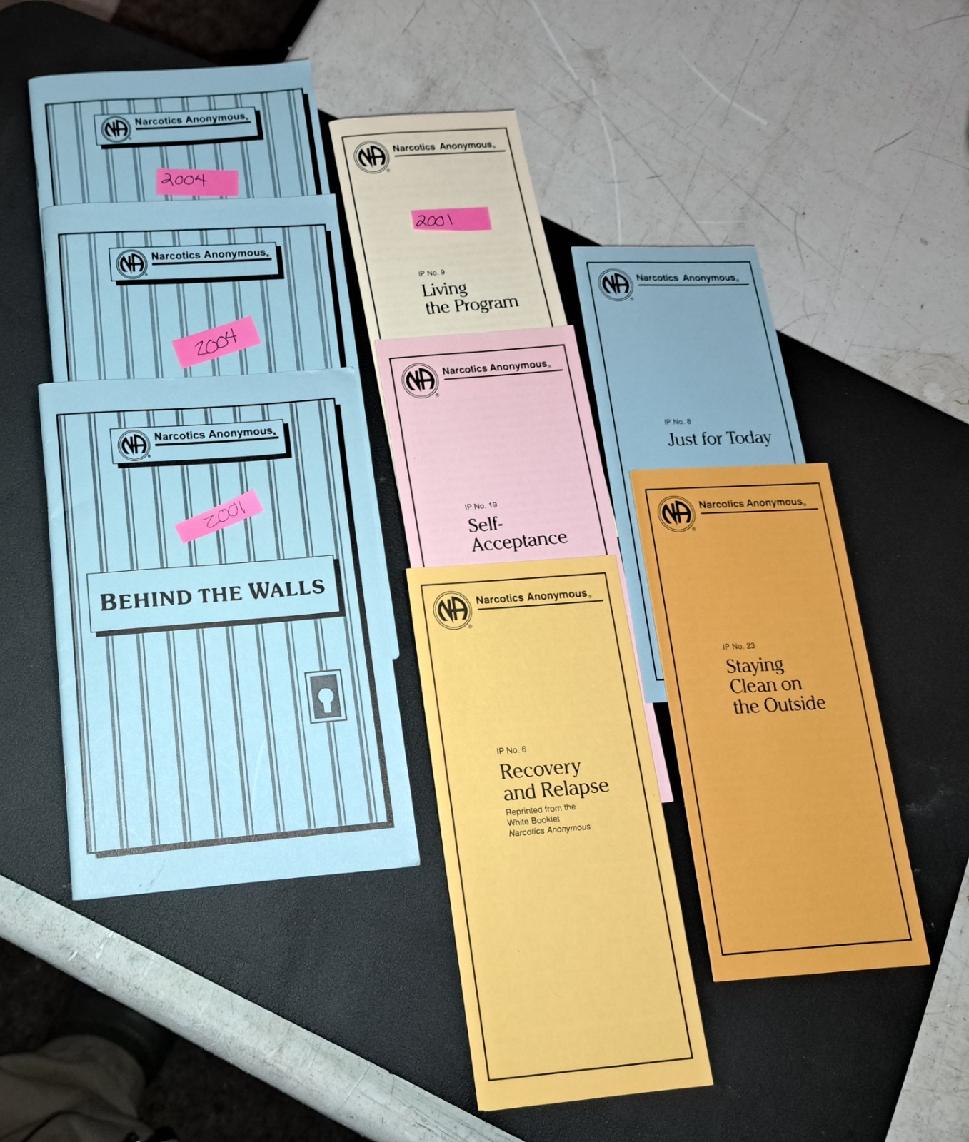 Three Narcotics Anonymous Behind the Walls Booklets plus five 2001 IPs – NEW