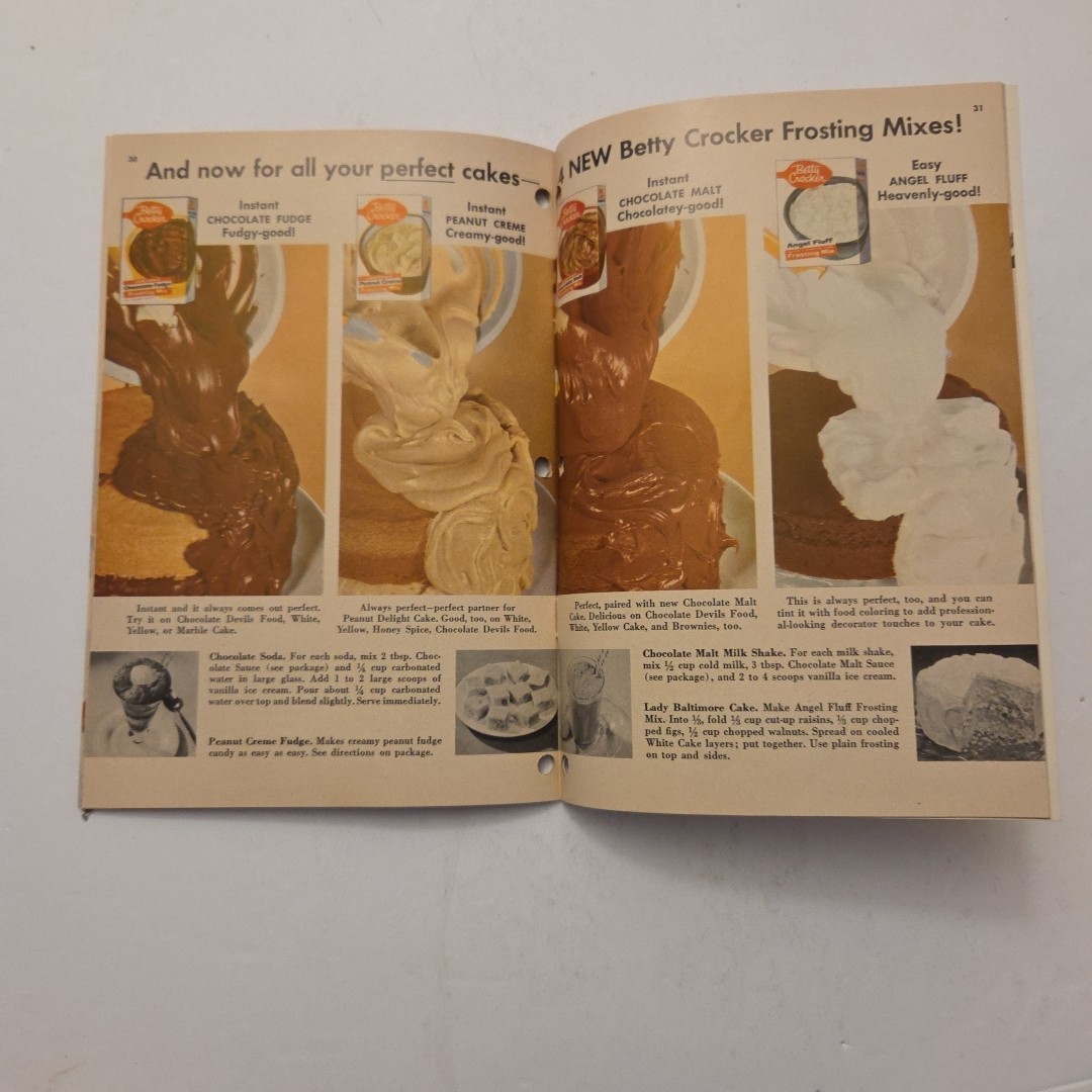 Betty Crocker Cake Mix Cookbook 33 Page Booklet 1950’s Cake Brownie Frostings