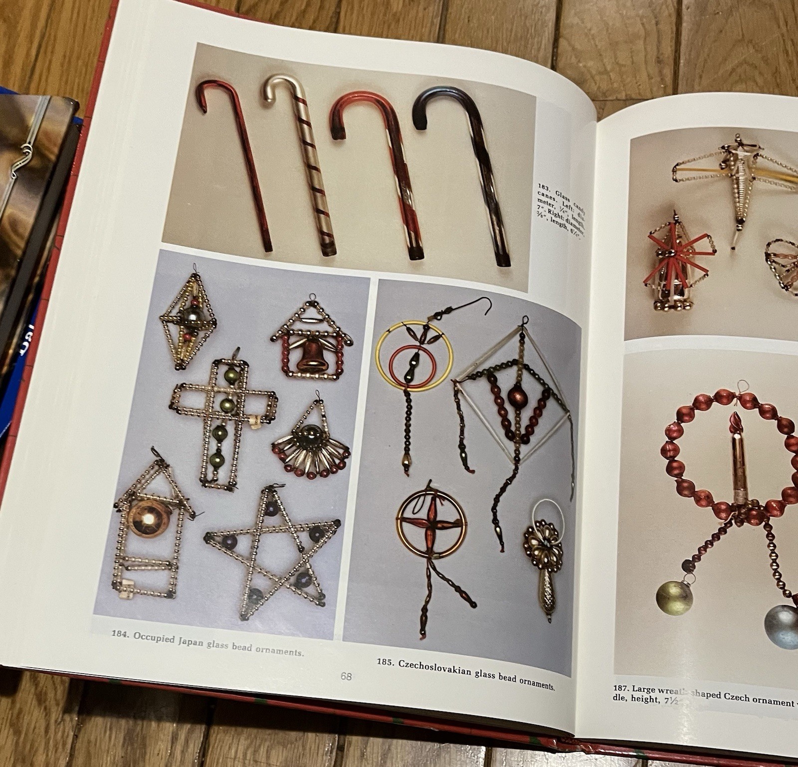 Christmas Collectibles by Kenn Whitmyer and Margaret Whitmyer HC Book 224 PAGES