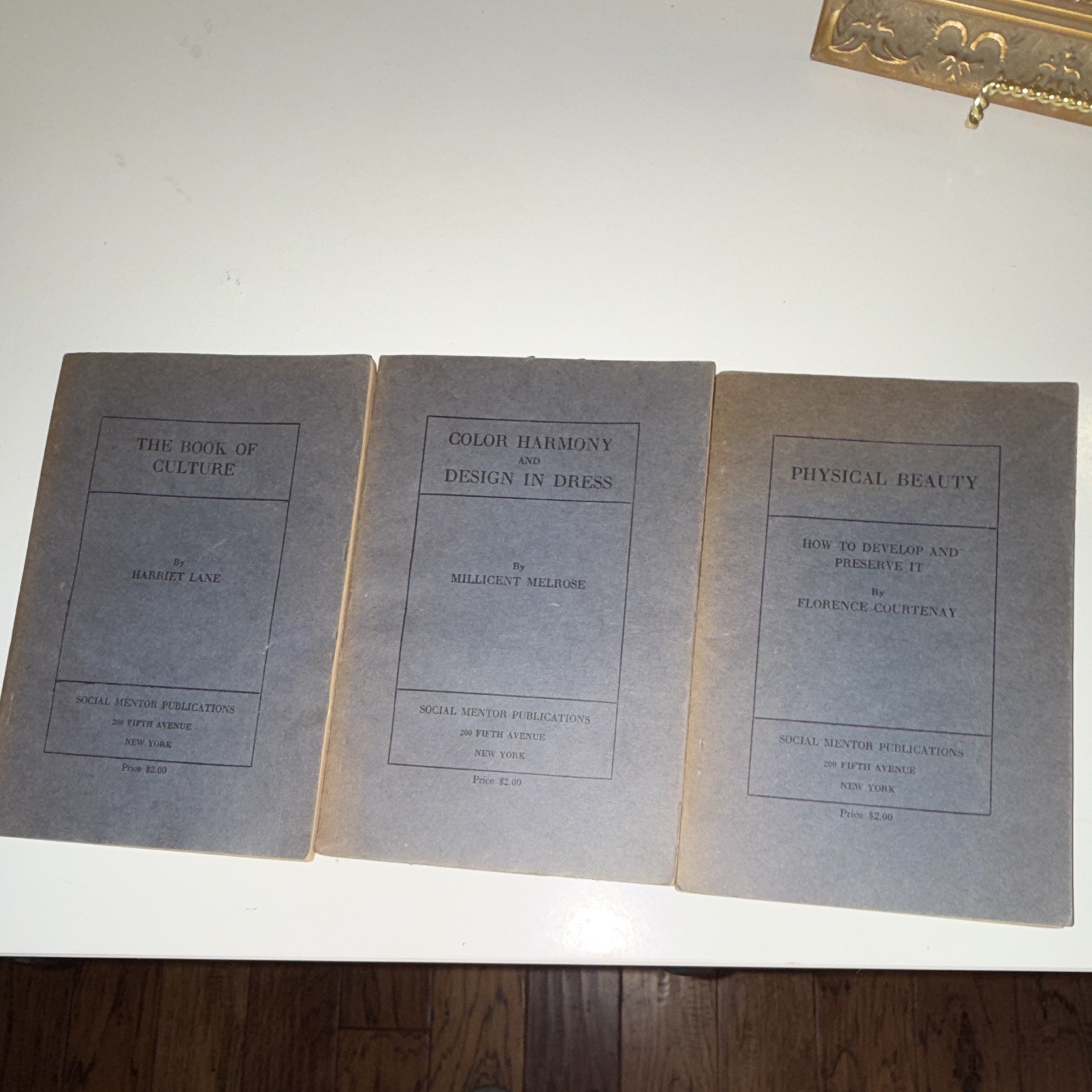 Social Mentor Publications, New York, 3 Beauty Self-Help Softcovers, English