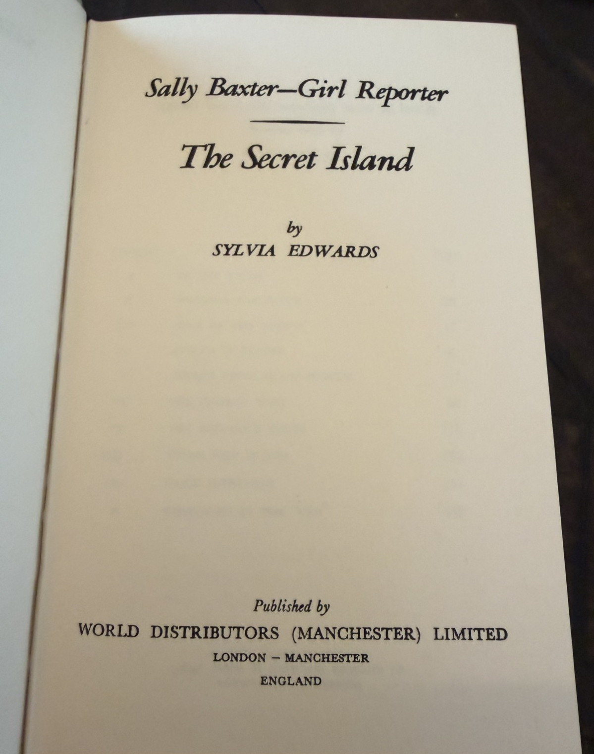 Sally Baxter, Girl Reporter #14 Secret Island DJ Excellent RARE UK Hardcover