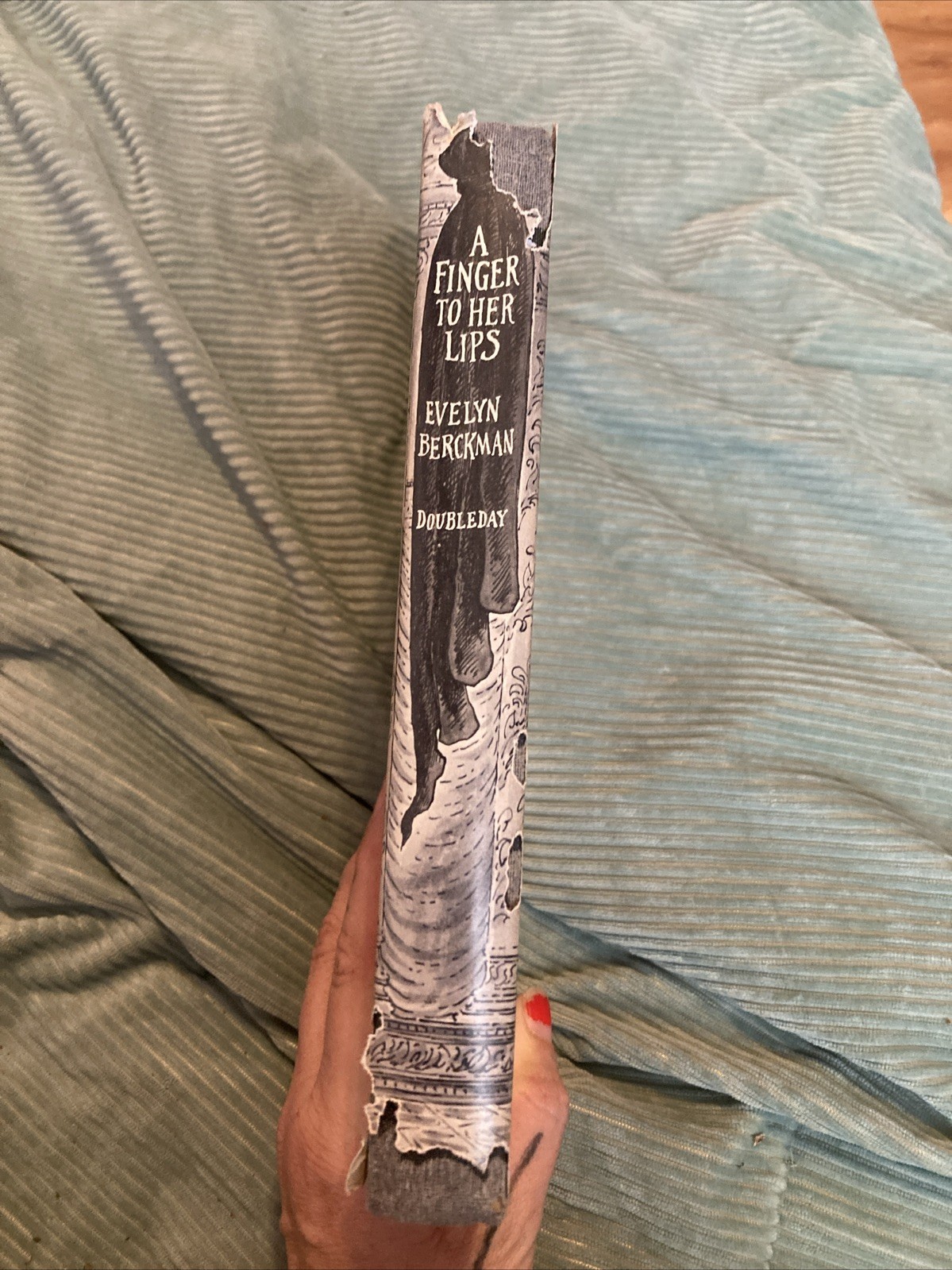 A FINGER TO HER LIPS by Evelyn Berckman 1971 1st. ed. HC EDWARD GOREY COVER/DJ