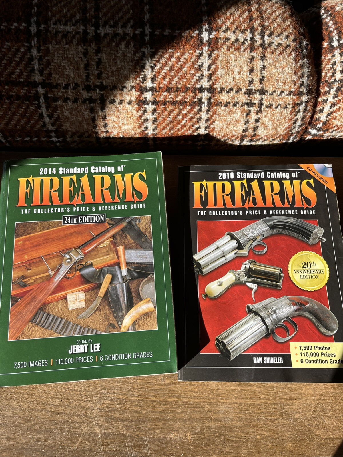 Standard Catalog of Firearms: The Collector’s Price and Reference Guide Gun Book