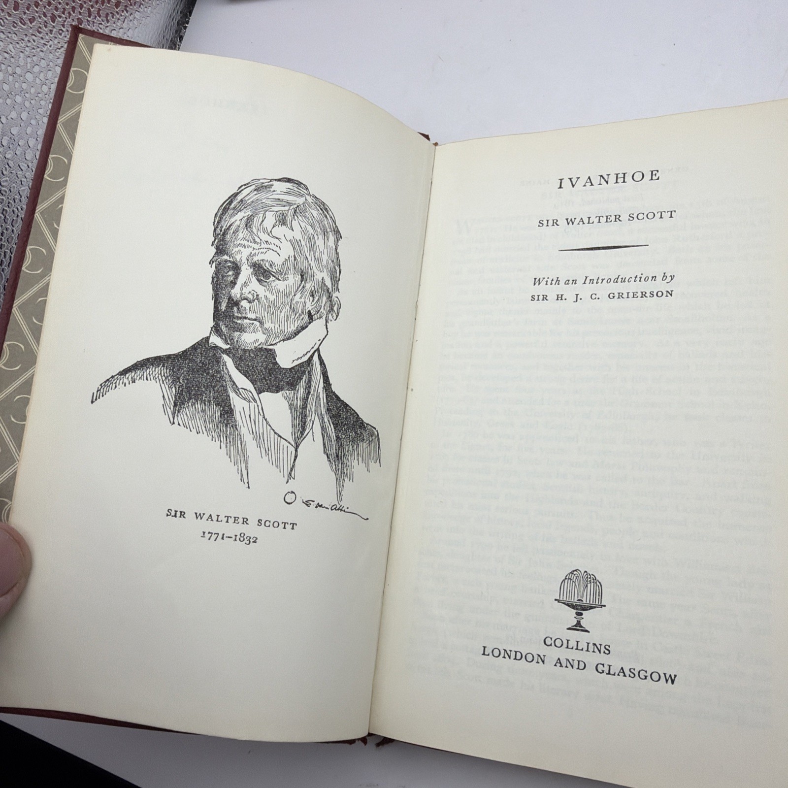 Ivanhoe by Sir Walter Scott (1965 Faux leather w/slipcase) VTG Great Britain