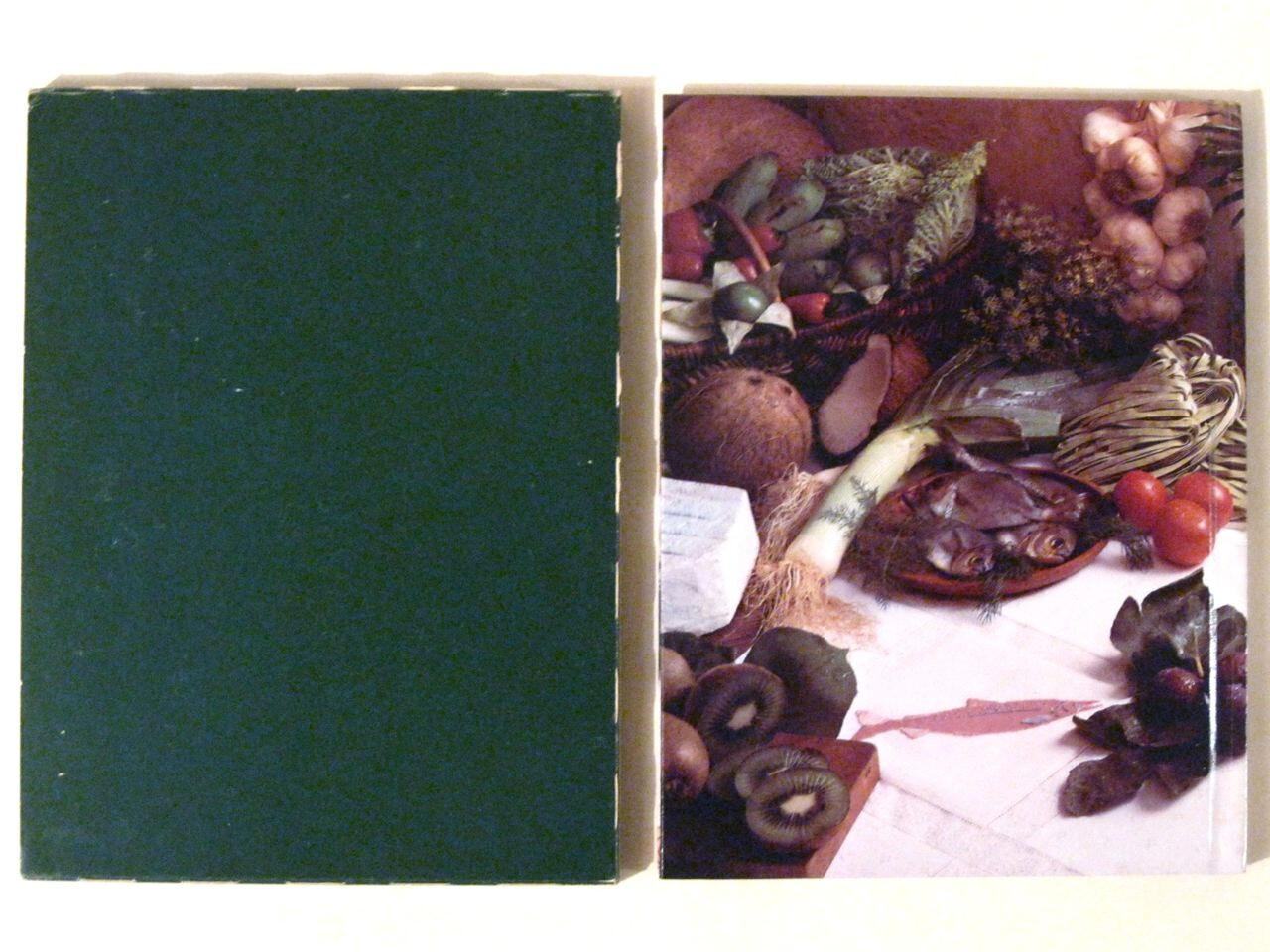 AVON INTERNATIONAL COOKBOOK in Original Slipcase! Vintage 1983 FIRST Edition HC!