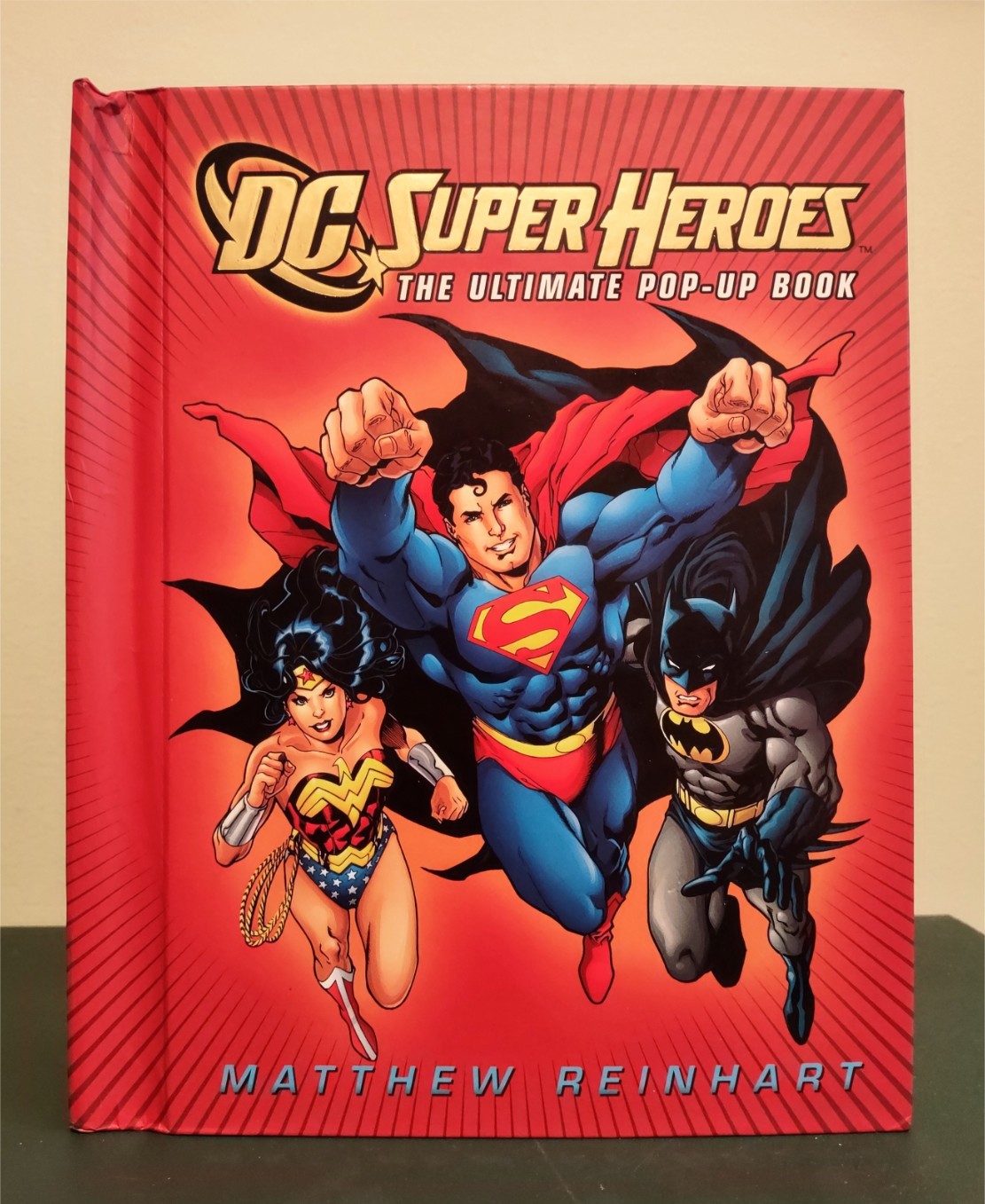 DC Super Heroes SuperHeroes Heros Ultimate Pop-Up Book 1st Edition/Print 2010 HB