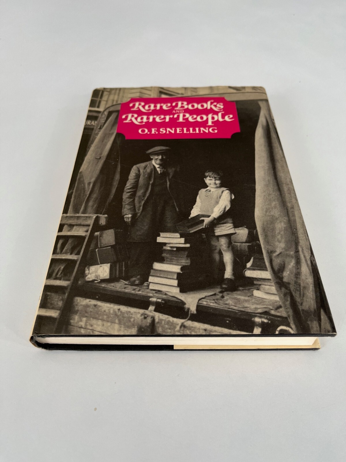 RARE BOOKS AND RARER PEOPLE By O. F Snelling 1982 First Edition HC/DJ Collecting