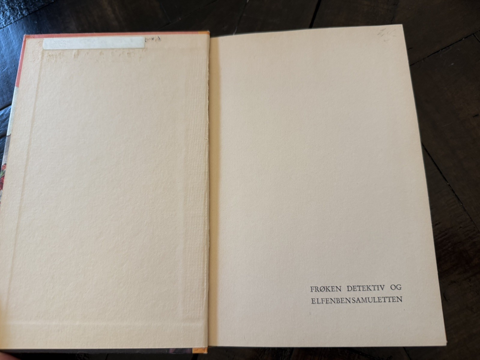 Nancy Drew Mystery The Mystery of the Ivory Charm – Norwegian Edition Hardcover