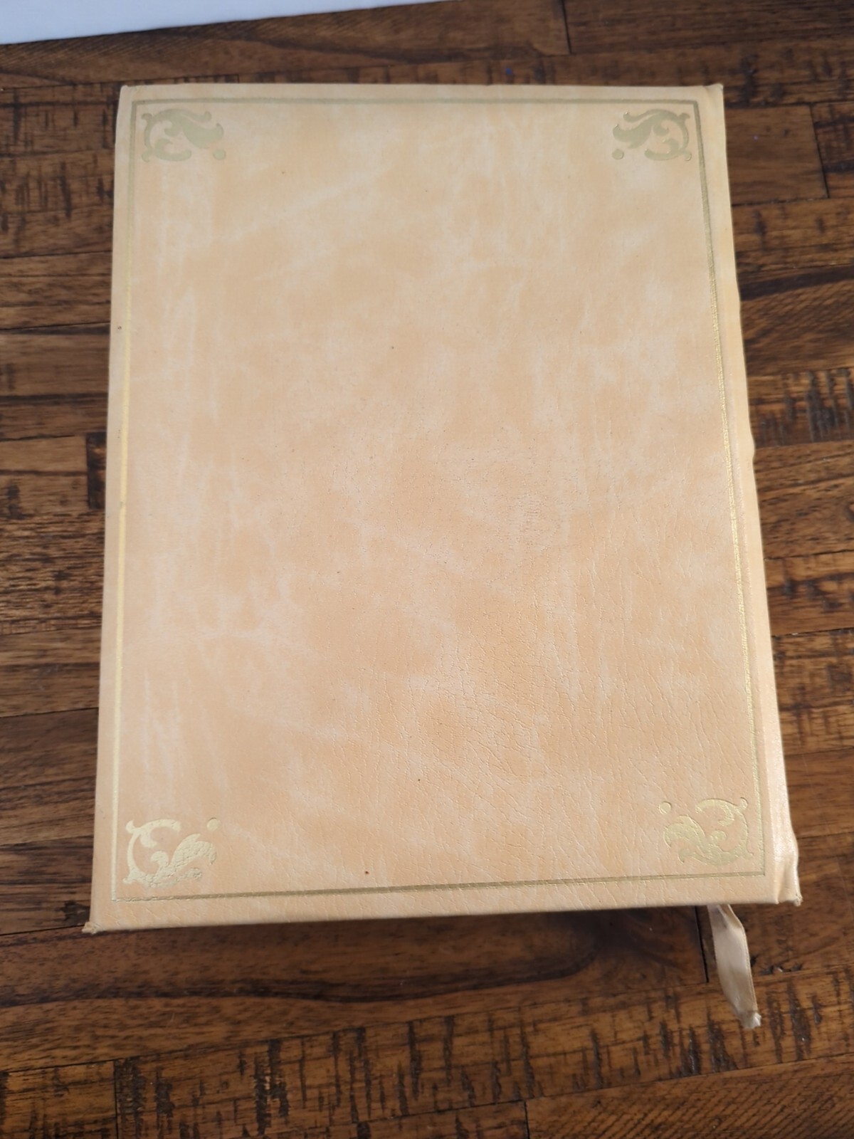 Vintage Bible-Bible Of Jerusalem, Illustrated by Gustave Doré – Volume One. 1999