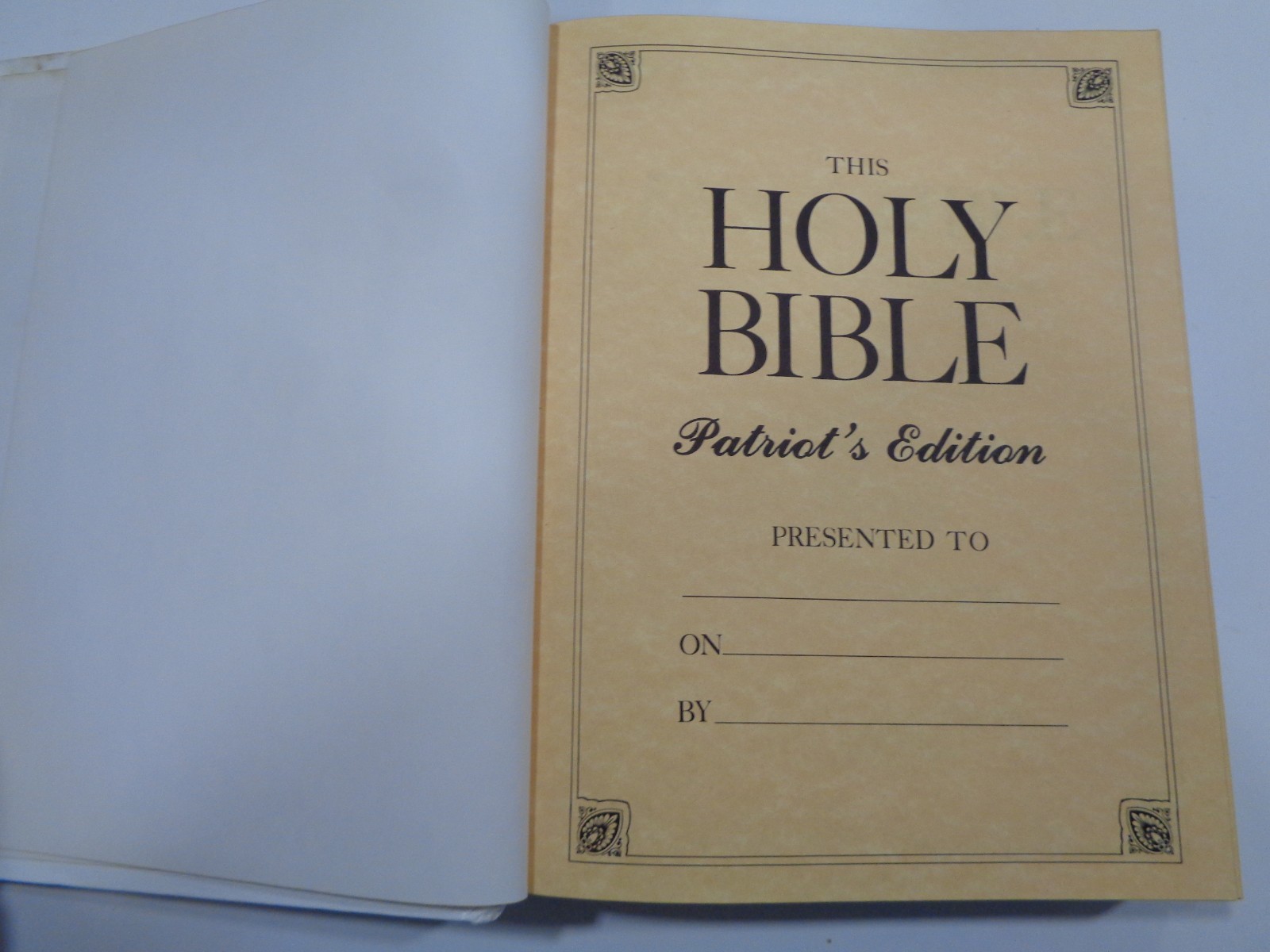 Holy Bible – Patriot’s Edition 1983 KJV Red Letter US History IIlustrations HUGE