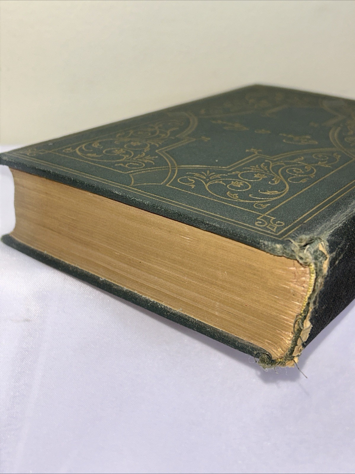 COLLECTED VERSE OF EDGAR A GUEST 1941 6th edition Hard Cover Vintage Good Green