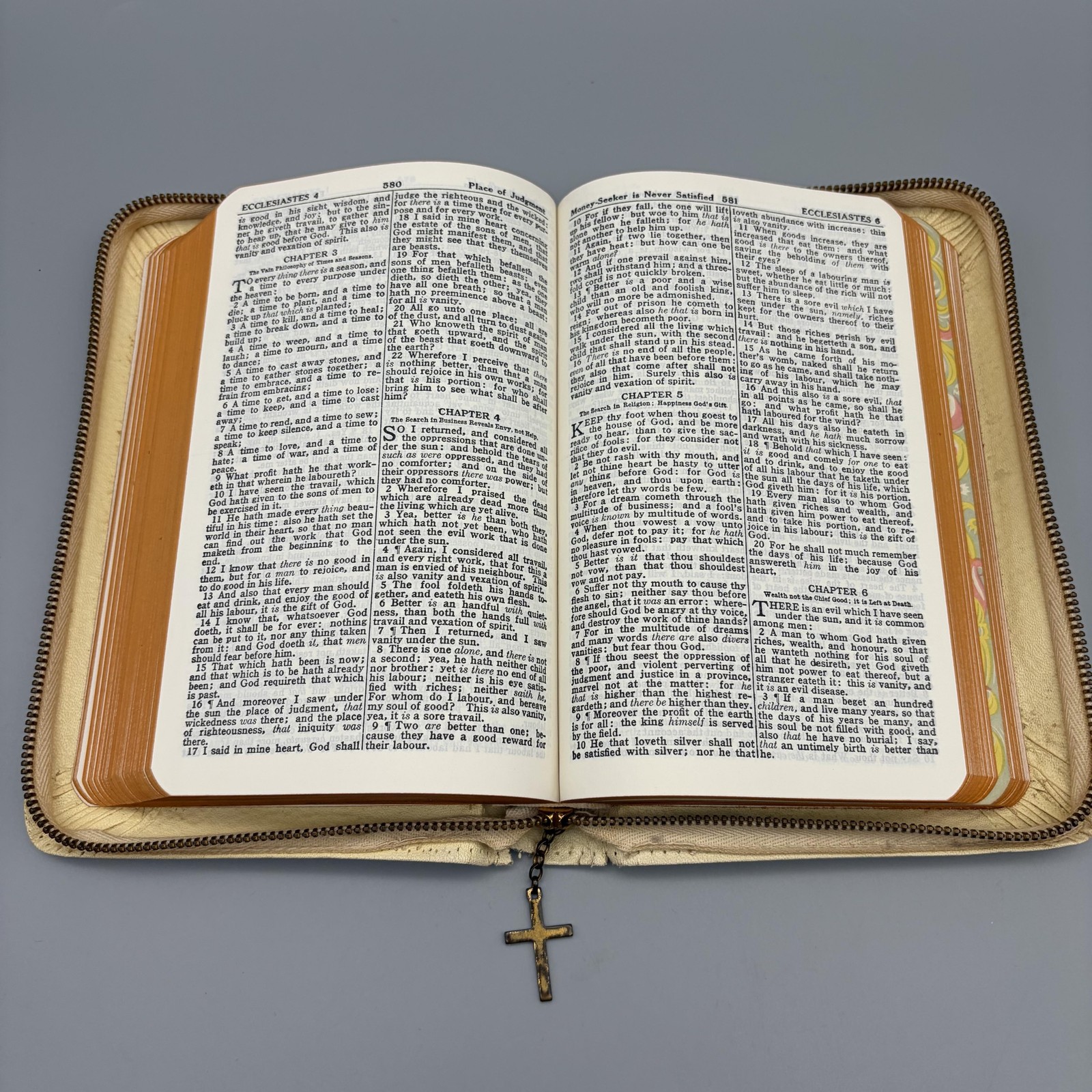 Vintage 1950s Holy Bible Illustrated KJV White Zip Cross HC Faux Leather