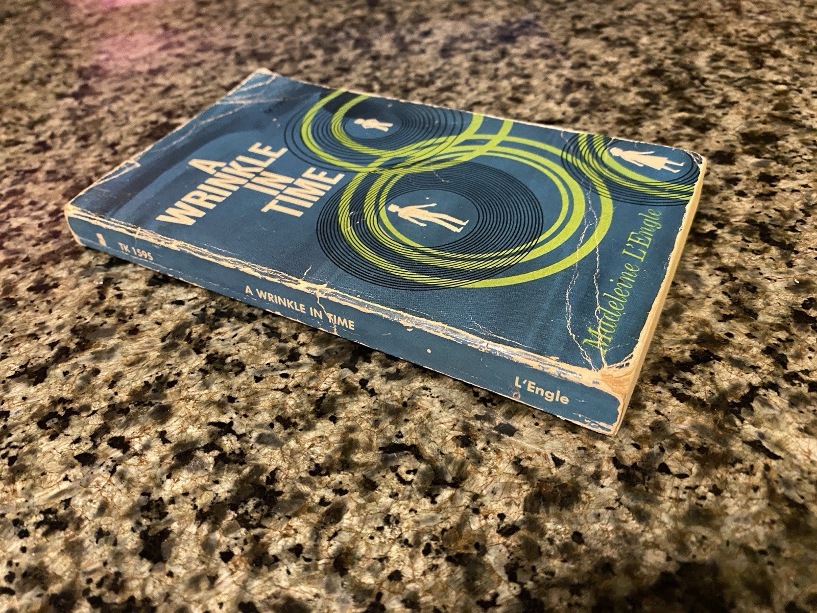 A Wrinkle In Time-Madeleine L’Engle-First Paperback Edition/8th Printing-TK 1595