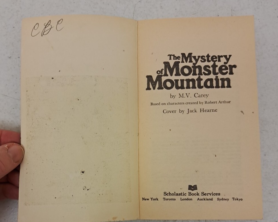 VINTAGE Scholastic 1973-1968 Printings Monster Mountain-Screaming Clock B37