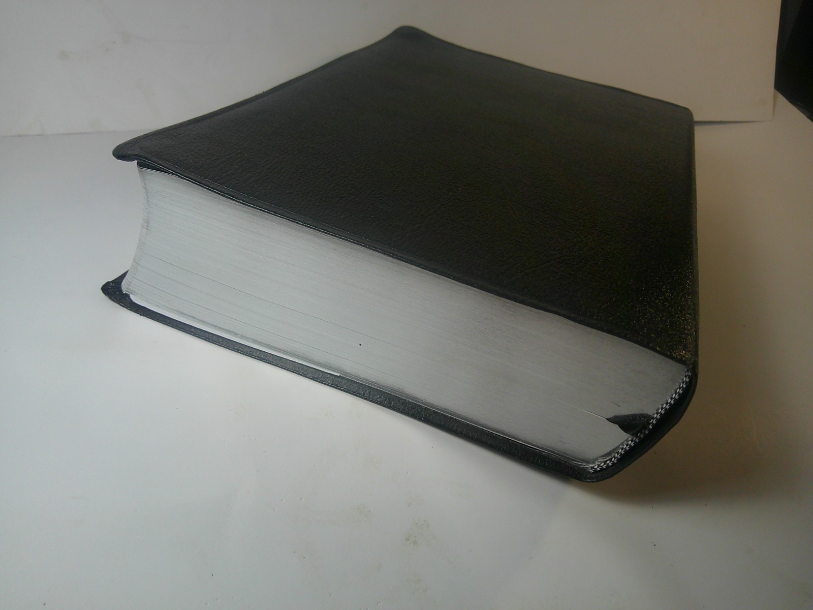NIV STUDY BIBLE BLACK BONDED LEATHER 2011 RED LETTER ZONDERVAN NEAR EXCELLENT
