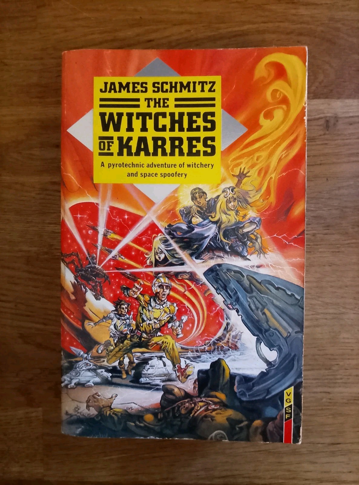 BOOK – The Witches Of Karres James Schmitz 1988 Gollanz Paperback Fantasy