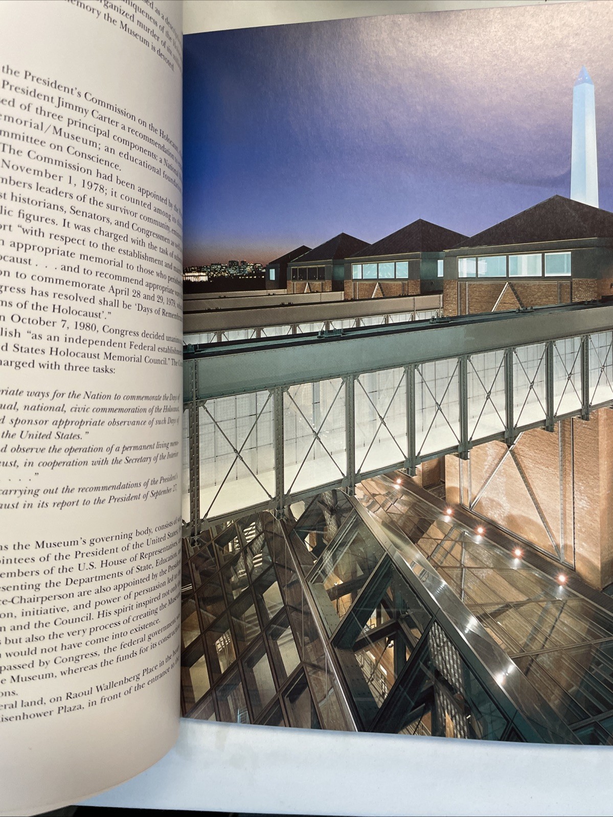 1995 THE HOLOCAUST MUSEUM IN WASHINGTON BY WEINBERG & ELIELI BOOK W/Life Cards-3