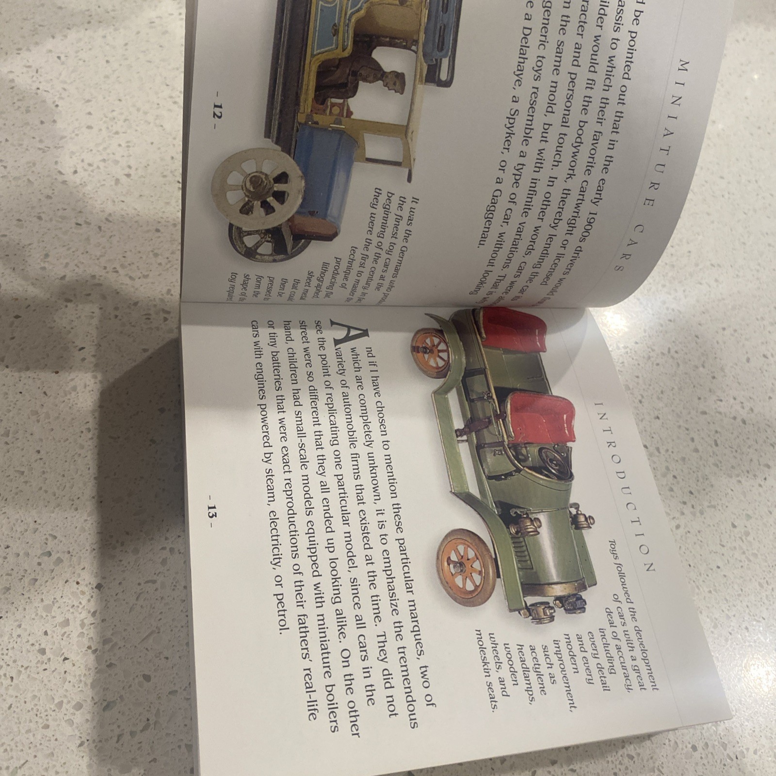 COLLECTIBLE MINATURE CARS Corgi Dinky Collector Antiques Collector Toys Book NEW