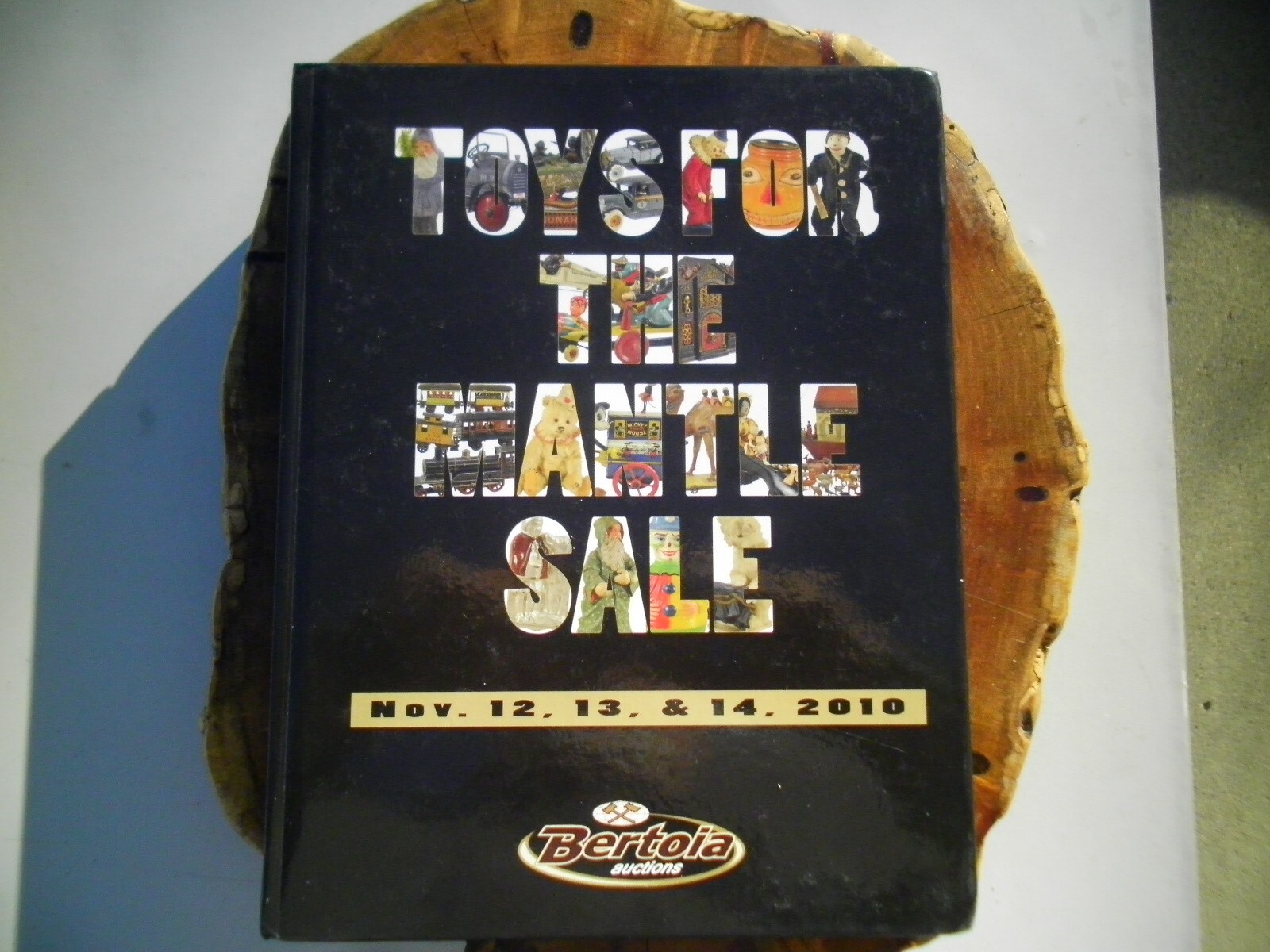 BERTOIA AUCTIONS BOOK 224 PAGES TOYs BANKS & HOLLOWEEN HARD COVER NOV 2010