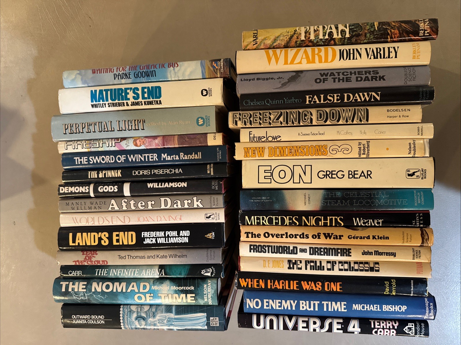 Mixed Lot of 30 Sci-Fi Novels HCDJ