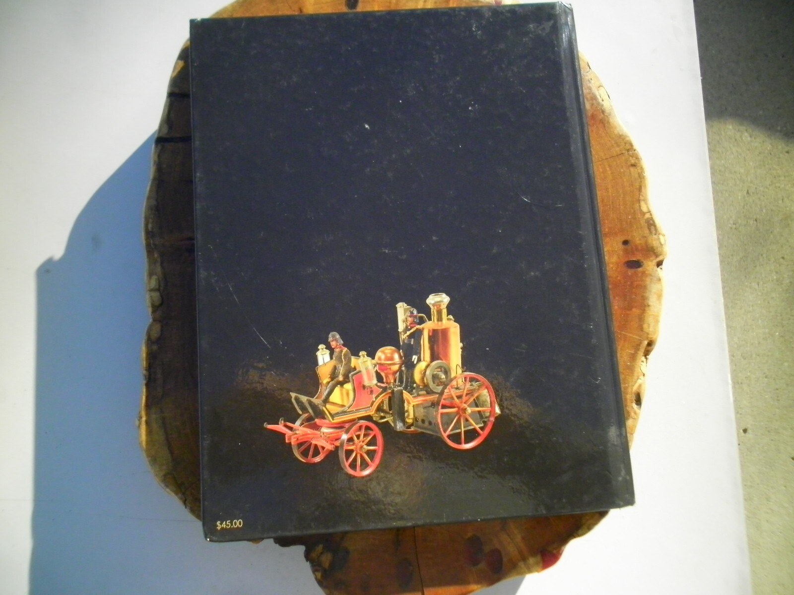 BERTOIA AUCTIONS BOOK 224 PAGES TOYs BANKS & HOLLOWEEN HARD COVER NOV 2010