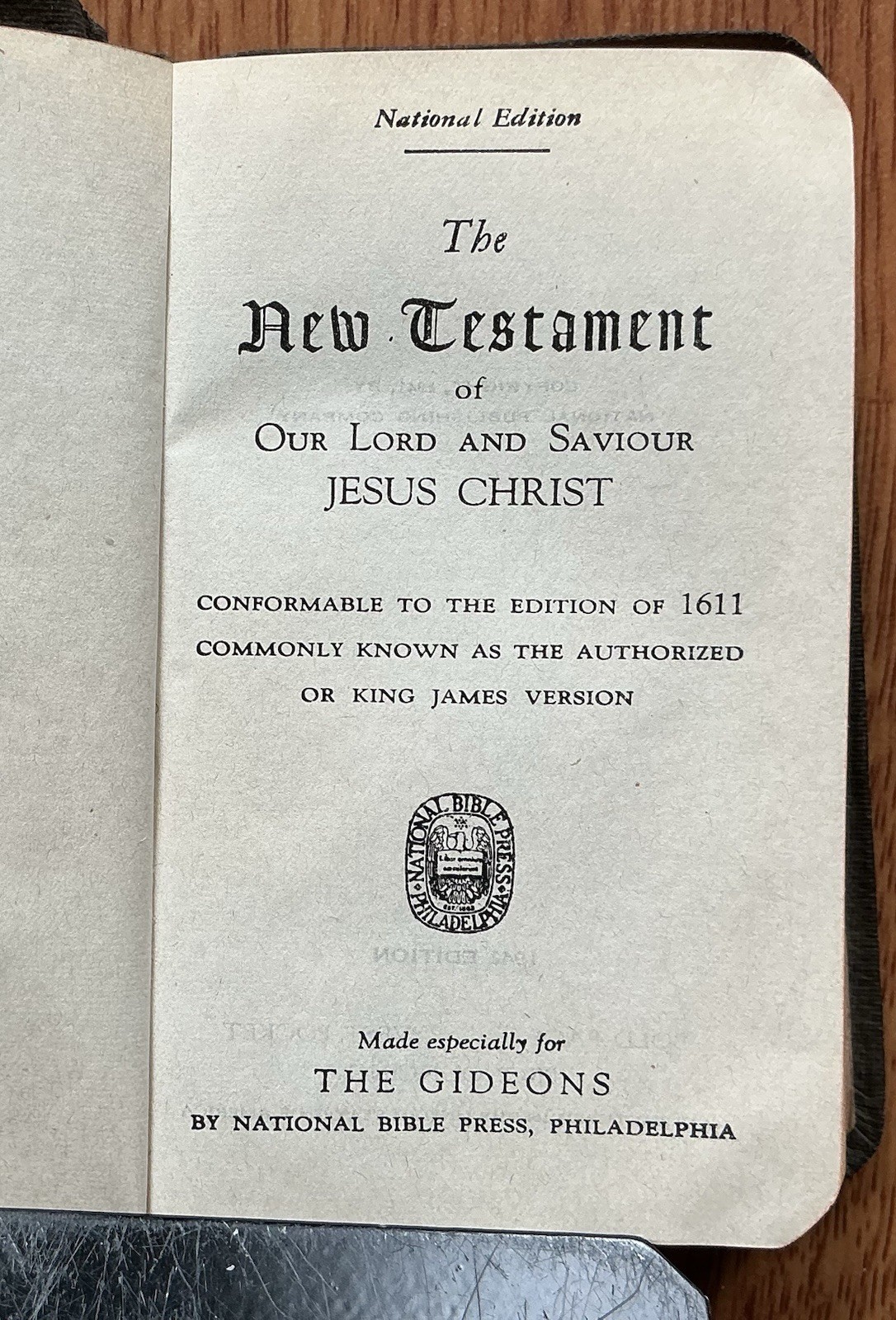 NEW TESTAMENT & PSALMS Old Pocket BIBLE /Gideons 1942 WWII US FLAG FDR Greeting