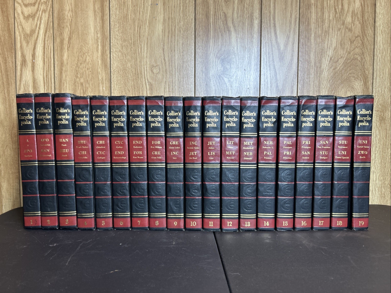 Collier’s Encyclopedia 1960 Set Vol. 1-19 Very Good Condition Black Leather