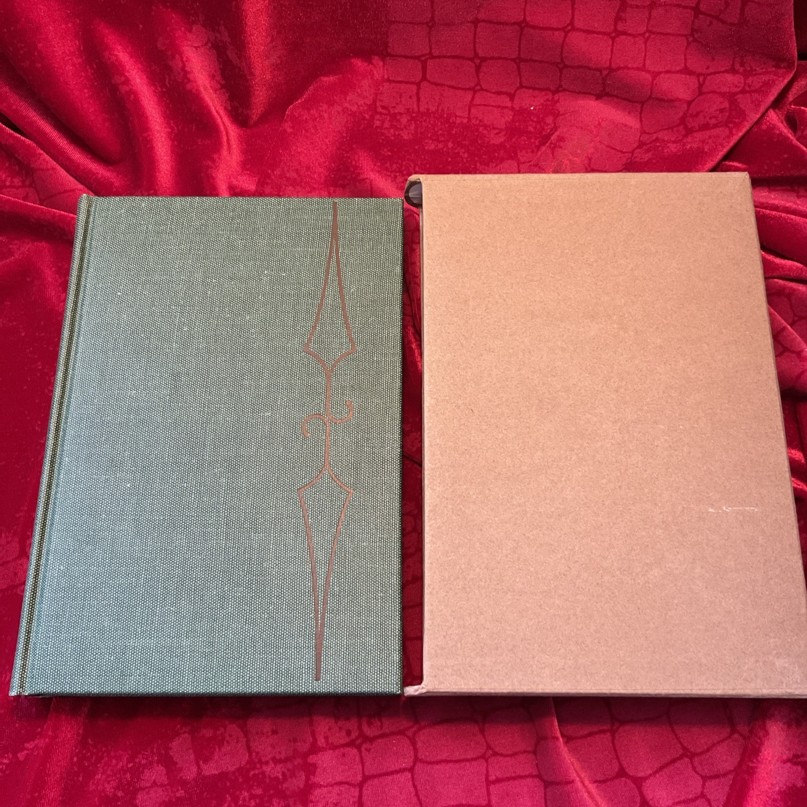 St Peter’s Umbrella – Kálmán Mikszáth 1966 Folio Society Illustrated Slip Case