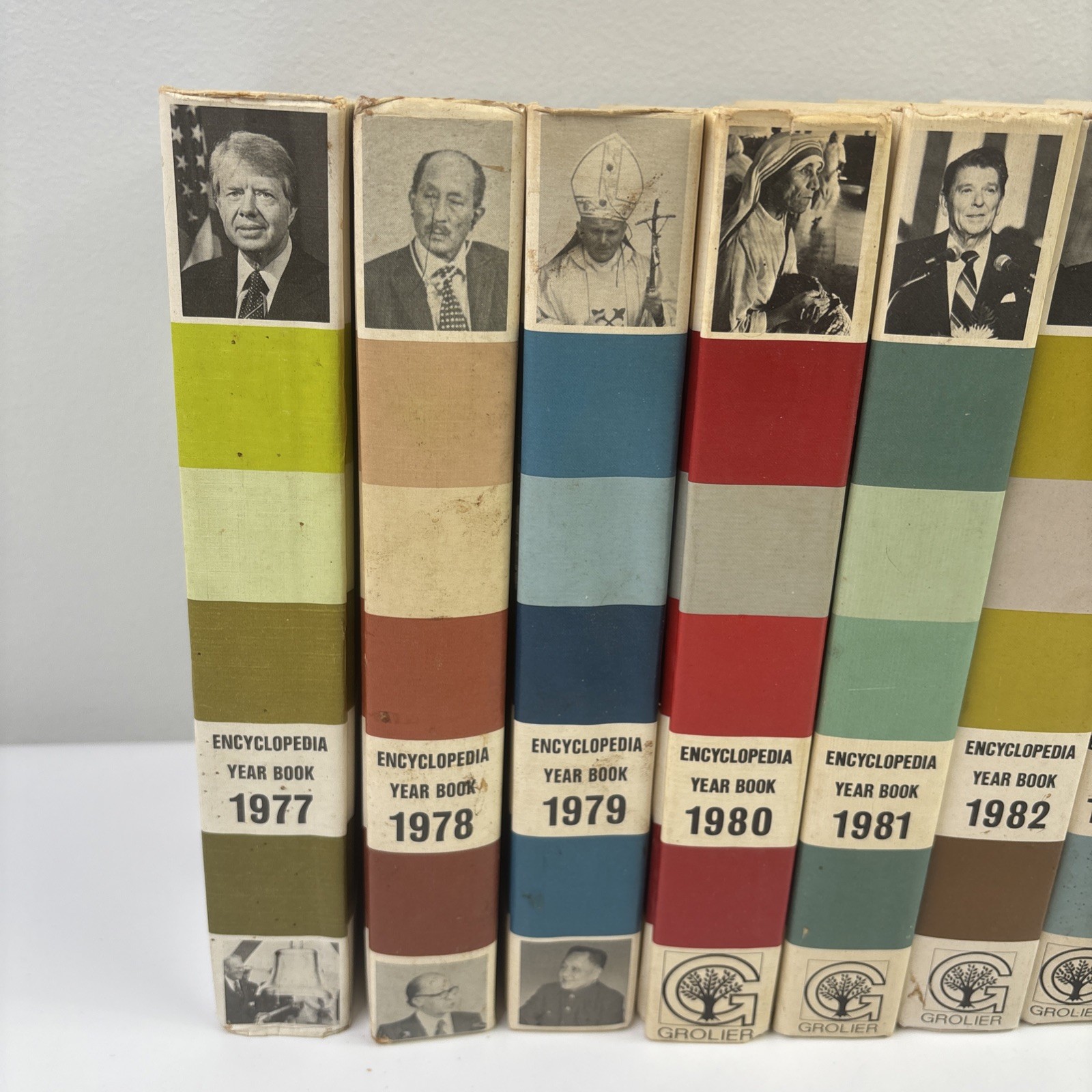 Encyclopedia Year Books by Grolier Hardcover Books Pictures 1977-1990 Lot of 14