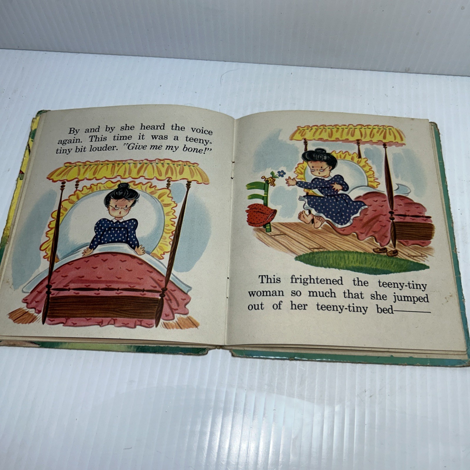 Vintage Tell-A-Tale Book, Whitman Publishing A Teeny-Tiny Tale 1955 See Pics!