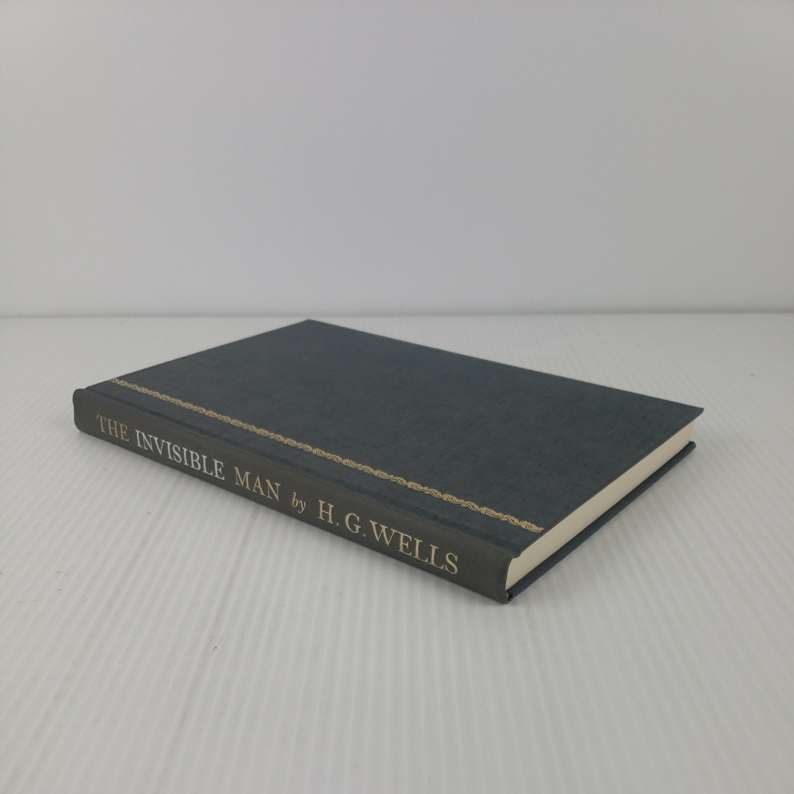 Heritage Press The Invisible Man by H.G. Wells w/ Slipcase Illustrated Notes